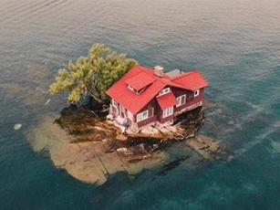 Hòn đảo nhỏ nhất thế giới chỉ đủ sức chứa vài người, trồng một cây xanh
