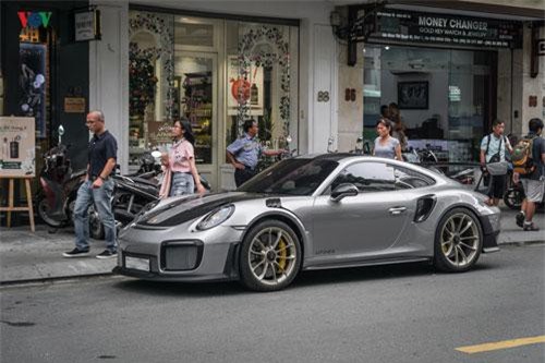 Ngắm siêu xe Porsche 911 GT2 RS tại Sài Gòn