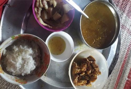 Nhìn mâm cơm cữ ngon lành mà nàng dâu than "nuốt không nổi", dân mạng sửng sốt khi biết nguồn gốc của món ăn