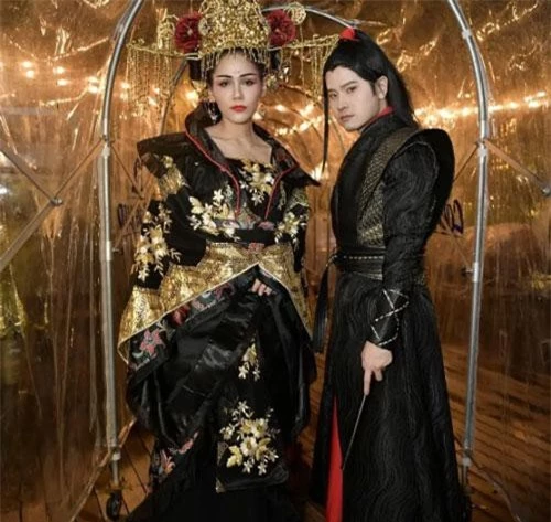 Chompoo Araya - bà hoàng showbiz Thái Lan "chặt chém" tiệc sinh nhật của Gong Hive bằng hình ảnh xuất sắc