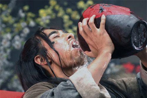 Tửu lượng của Võ Tòng là bao nhiêu, có thực sự không đối thủ?