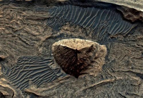 Nghi vấn người ngoài hành tinh xây kim tự tháp ba mặt trên sao Hỏa