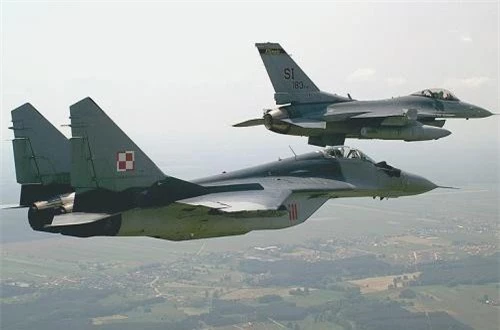 Dẫu sao, MiG-29 vẫn được sử dụng khá rộng rãi ở khoảng 25 nước tới tận hôm nay. Trong Không quân Nga, MiG-29 vẫn đóng vai trò quan trọng trong nhiệm vụ bảo vệ không phận rộng lớn của liên bang. Nguồn ảnh: Wikipedia