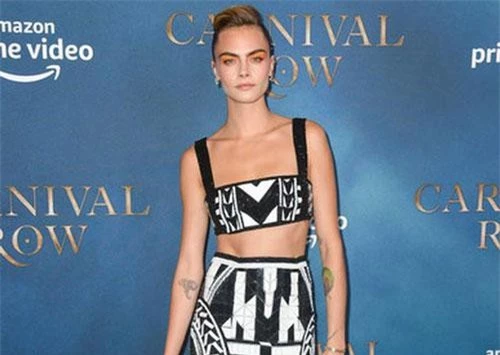 Cara Delevingne vừa được bình chọn là siêu mẫu kiếm nhiều tiền nhất nước Anh năm 2018. Chân dài 27 tuổi kiếm được 21,5 triệu bảng Anh trong năm vừa qua 