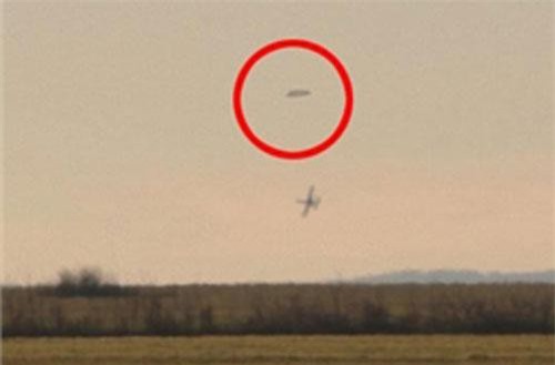 Bí ẩn hình ảnh chiến đấu cơ truy đuổi UFO ở Bulgaria