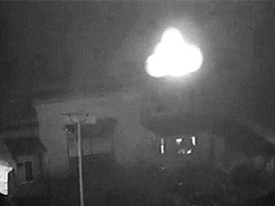 Nhà sư Trung Quốc phát hiện UFO hình dáng Phật gây xôn xao