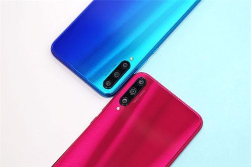 Ảnh chi tiết Honor Play 3: Chống nước, 3 camera sau, RAM 6 GB, giá hơn 3 triệu