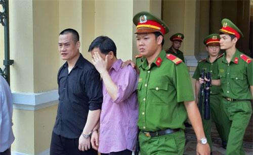 TPHCM: “Hô biến” tờ 1 USD thành 100 USD rồi mang đến ngân hàng đổi