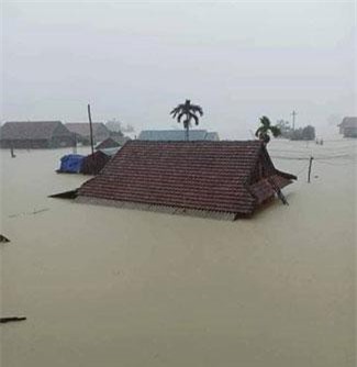 Hình ảnh ngập lụt kinh hoàng ở "rốn lũ" miền Trung