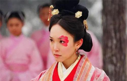 Chung Vô Diệm - Người đàn bà xấu ma chê quỷ hờn trở thành mẫu nghi thiên hạ