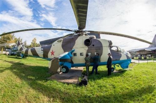 Soi “nội thất” trực thăng tấn công huyền thoại Mi-24 Nga