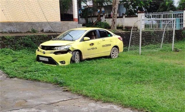 Bắt giữ hai đối tượng dùng súng AK cướp xe taxi - 1