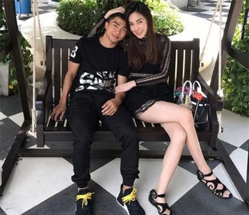 Pitchanart và cầu thủ được ví là "Messi Thái Lan" - Chanathip Songkrasin công khai hẹn hò từ năm 2017.