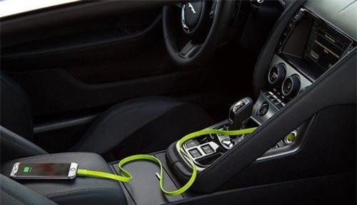 Nguy cơ cháy nổ khi sạc điện thoại, laptop trên ô tô