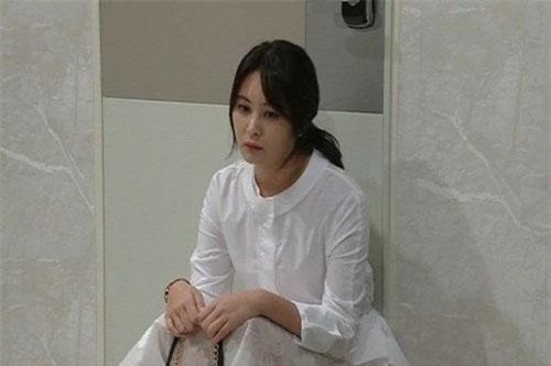 Tiền mua sữa cho con chồng tính từng đồng nhưng lại mang hết tiền đi nuôi bồ