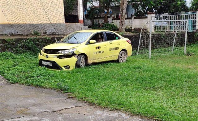 Gia Lai: Bắt giữ hai đối tượng dùng súng AK cướp xe taxi
