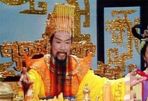 Không phải sợ hãi khi Tôn Ngộ Không đại náo thiên cung, thực chất Ngọc Hoàng chỉ giả vờ núp sau bàn ngọc