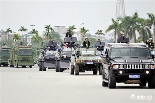 Khám phá kho "taxi bọc thép" của Cảnh sát Cơ động Việt Nam