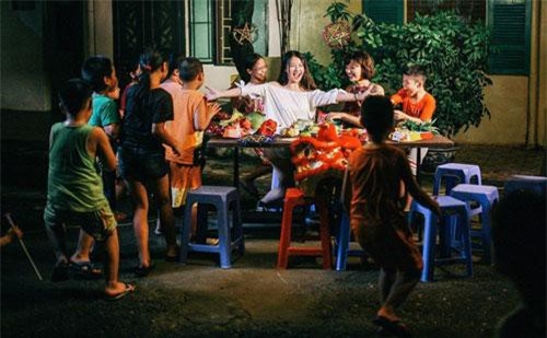 Trung thu hiện đại, gác lại việc công ty, tặng quà gì ý nghĩa cho những người thân yêu?