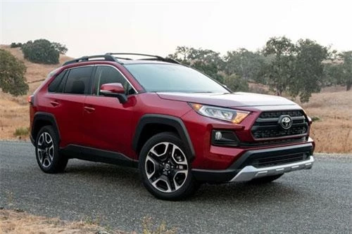 9. Toyota RAV4 (doanh số: 6.277 chiếc).