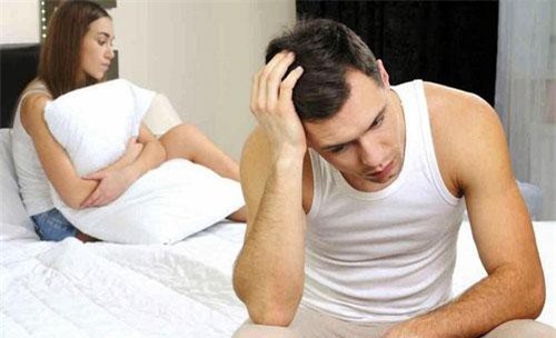 Bí mật phơi bày sau lần nhầm phòng ngủ của chồng