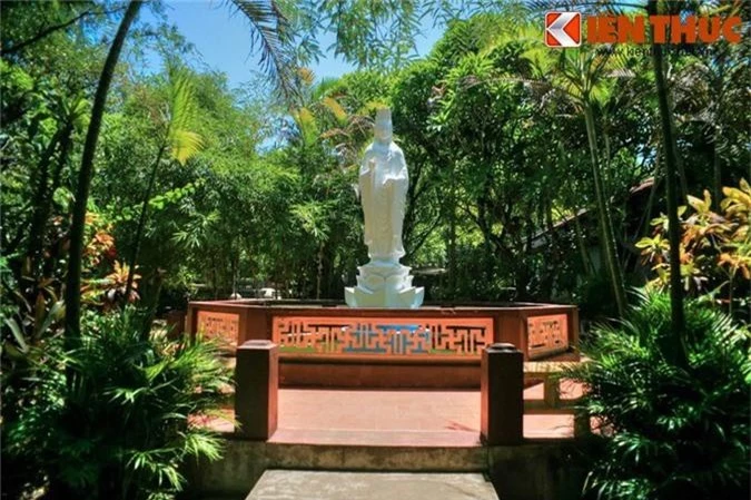 Chua Bao Quoc, ngoi chua co vai tro dac biet cua xu Hue-Hinh-12