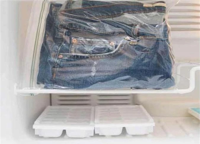 Cho quần Jean vào ngăn đá trước khi giặt giữ màu lâu hơn