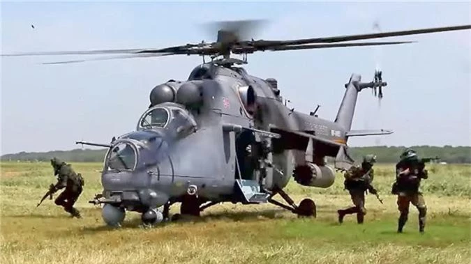 E che o chien truong Syria, truc thang Mi-35M lap tuc bi thay the-Hinh-8