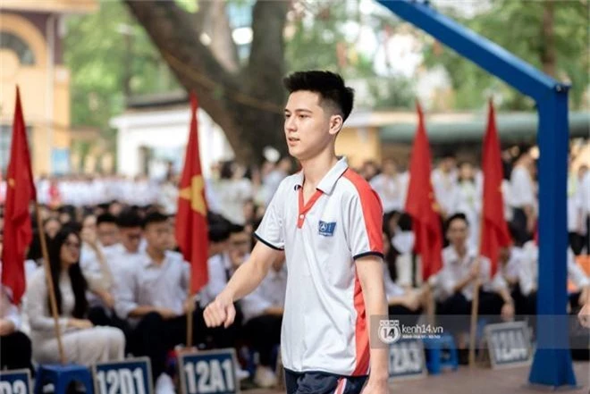 Hotboy cầm cờ đình đám một thời của trường Phan Đình Phùng nhan sắc thay đổi chóng mặt, gương mặt bây giờ phúng phính cực đáng yêu - Ảnh 3.