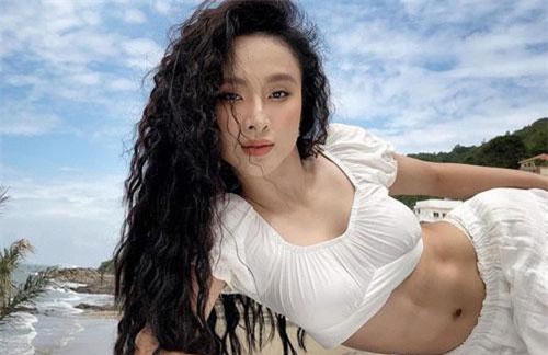Chiêm ngưỡng body "cực phẩm" của Angela Phương Trinh 