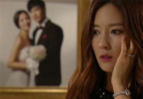 Bàng hoàng chứng kiến cảnh tượng sau cánh cửa nhà tắm