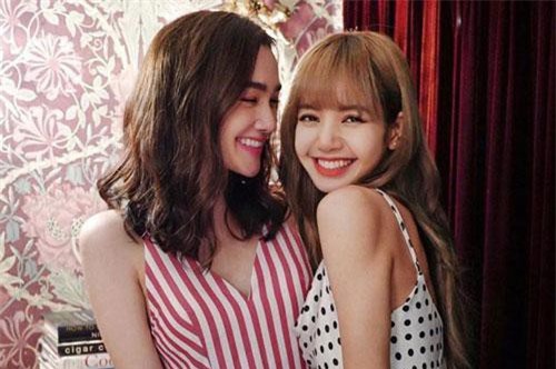 Hẹn hò cùng bạn tại Thái Lan, Lisa (BLACKPINK) lộ tính cách thật và thái độ trước lời mời biệt đãi người nổi tiếng