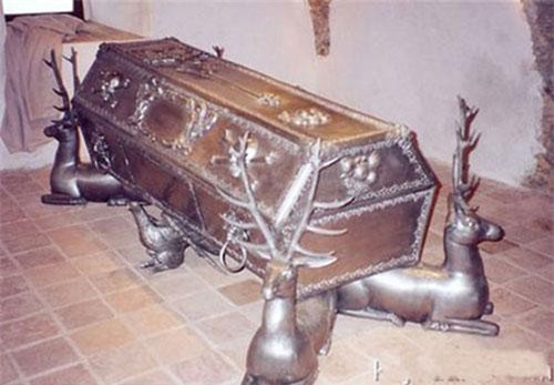 Phát sốt thú chơi quan tài bạc tỷ của nhà giàu Việt