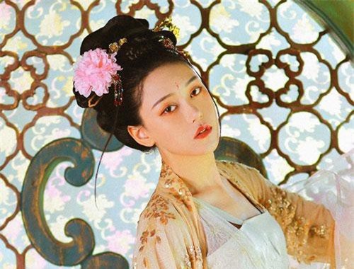 Mỹ nhân được sủng ái ngập trời khiến hậu thế choáng váng