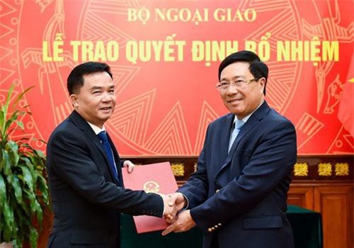 Phó Thủ tướng, Bộ trưởng Ngoại giao trao quyết định bổ nhiệm 2 Tổng Lãnh sự