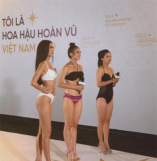 Thúy Vân khoe body trong vòng thi bikini, cô có hình thể nổi trội hơn hẳn các người đẹp bên cạnh khi chưa photoshop.