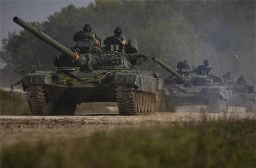 Cuộc tập trận chung Combined Resolve XII vừa diễn ra tại Đức đã có sự tham gia của các xe tăng chủ lực T-72 - loại xe tăng chủ lực mạnh bậc nhất mà đồng minh của Mỹ ở châu Âu hiện đang sở hữu. Nguồn ảnh: Sina.