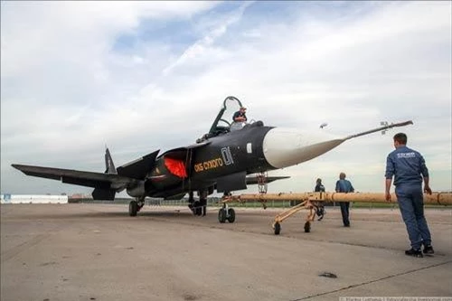 Tại triển lãm hàng không MAKS 2019, Nga đã gây chú ý bằng việc đưa nguyên mẫu tiêm kích thử nghiệm Su-47 Berkut "Đại bàng vàng" quay trở lại khu trưng bày sau khi vắng bóng tới 12 năm.