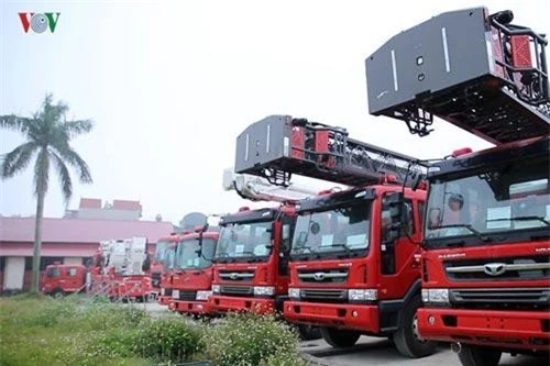 Những xe cứu hỏa mới nhất và hiện đại nhất vừa được nhập biên lực lượng Cảnh sát phòng cháy chữa cháy Việt Nam vào hồi đầu năm 2019 vừa rồi đều do Hàn Quốc sản xuất. Nguồn ảnh: VOV.