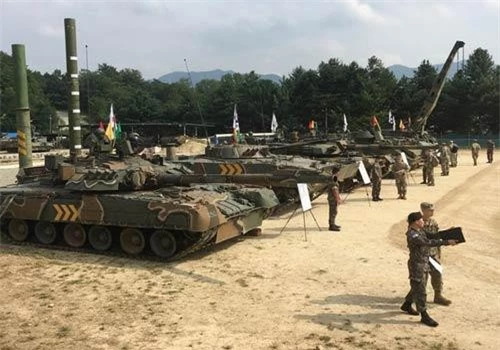 Lính Hàn Quốc và binh sĩ Mỹ vừa có dịp trải nghiệm lái xe tăng T-80U