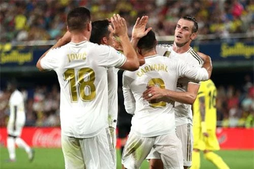 1. Real Madrid (tổng số tiền mua sắm: 305 triệu euro).