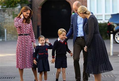 Ngày đầu đi học đã nổi khắp mặt báo vì có hành động "bá đạo", nhưng Công chúa Charlotte còn có những điều thú vị hơn