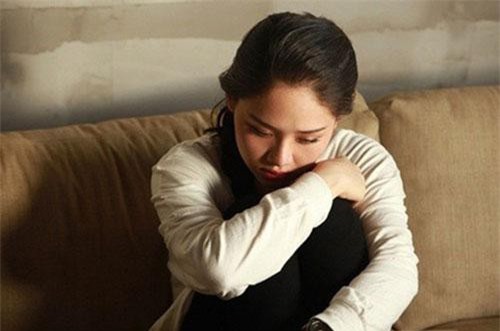 Đi học thêm về con gái bảo nhà cô giáo có một bạn nhìn giống con, tôi âm thầm tìm hiểu và chết sững khi biết điều ẩn khuất bên trong