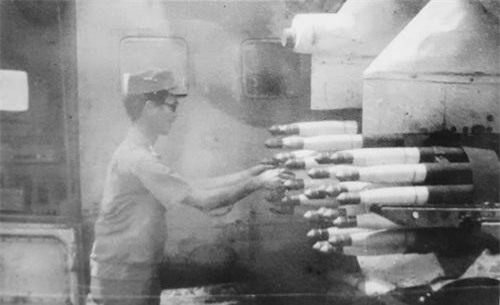 Việt Nam tích hợp thành công rocket Mỹ cho Mi-24A trong chiến tranh biên giới