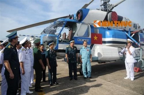Ngoài 8 chiếc Ka-28, Không quân Hải quân Việt Nam còn có sự phục vụ của 4 chiếc trực thăng vận tải hải quân Ka-32T. Ảnh: Báo Kiến Thức