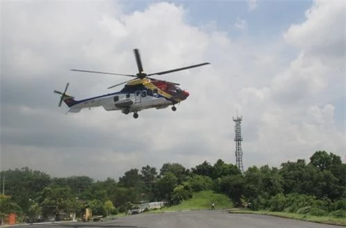 Ngoài dòng trực thăng Nga, Không quân Hải quân Việt Nam còn có sự góp mặt của 2 trực thăng đa dụng hiện đại Eurocopter EC225 Super Puma Mk II+ (Pháp chế tạo). Số máy bay này được Công ty Trực thăng miền Nam bàn giao lại. Ảnh: Báo Hải quân