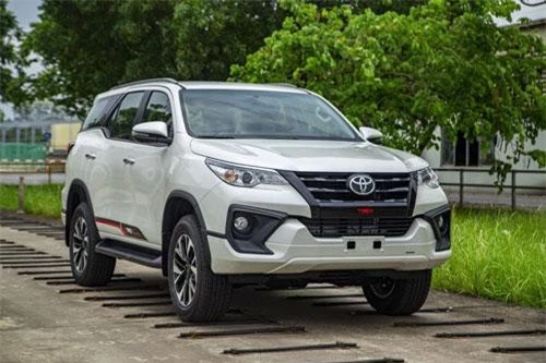 Toyota Fortuner TRD 2019.