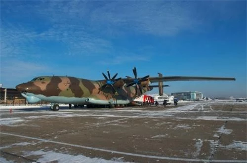 Nhà thiết kế Antonov đã từng có ý tưởng phát triển biến thể dân sự của An-22 cho phép nó chở tới 724 hành khách. Tuy nhiên điều này không bao giờ được thực hiện. Ảnh: English Russia