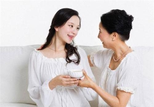 Sự thật kinh hoàng đằng sau những viên thuốc bổ hàng ngày mẹ chồng vẫn cho tôi uống