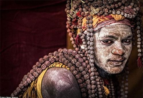 Kinh hoàng bộ tộc ăn thịt người ghê rợn nhất Ấn Độ